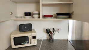 House | Dapur peribadi | Peti sejuk, ketuhar gelombang mikro, ketuhar, dapur 