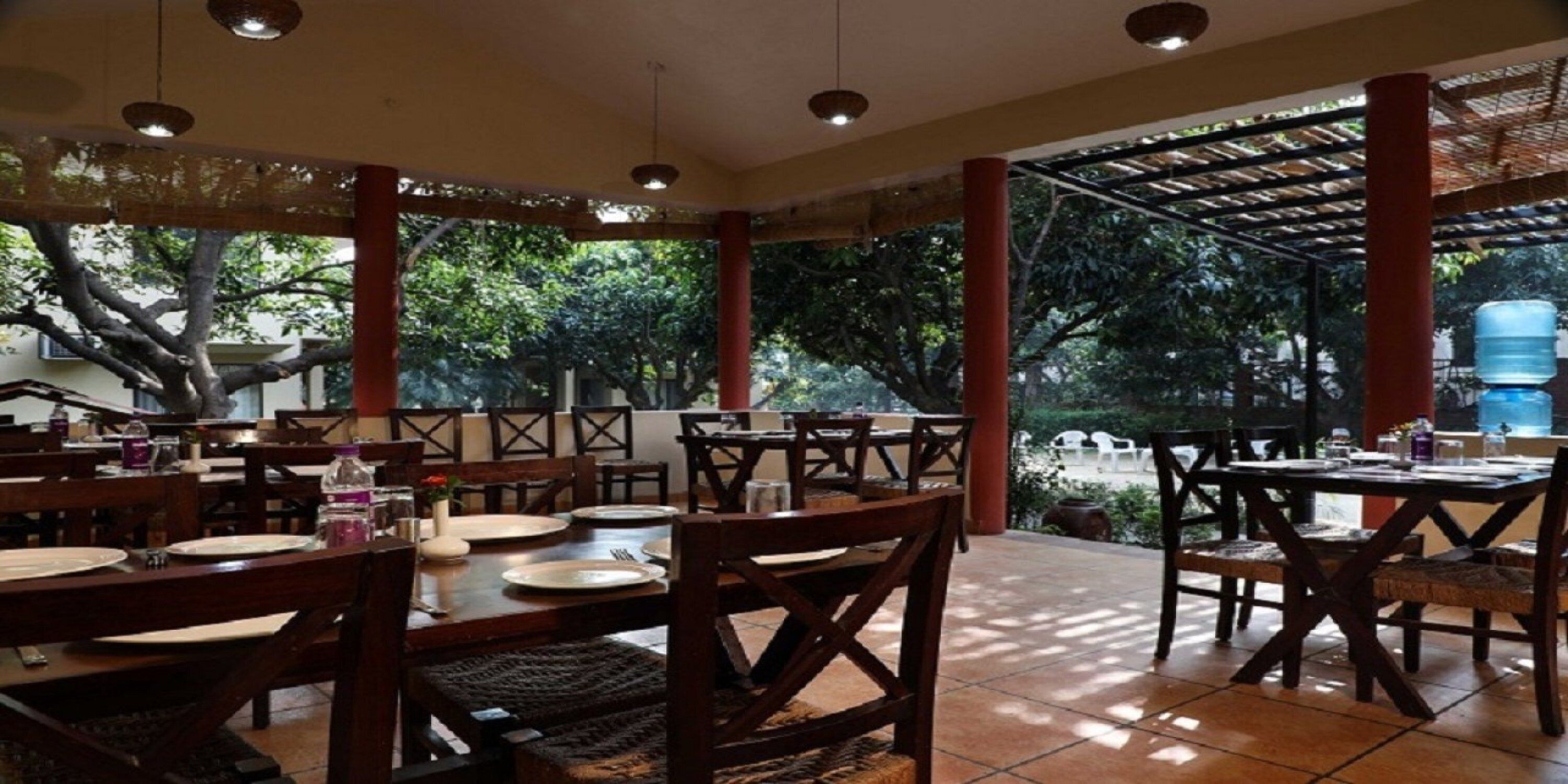 Se ofrece un desayuno bufé (700 INR por persona)