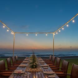 Playa privada, camastros, sombrillas y toallas de playa