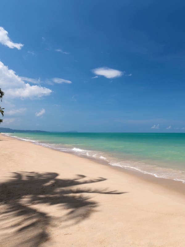 Playa privada, camastros, sombrillas y toallas de playa