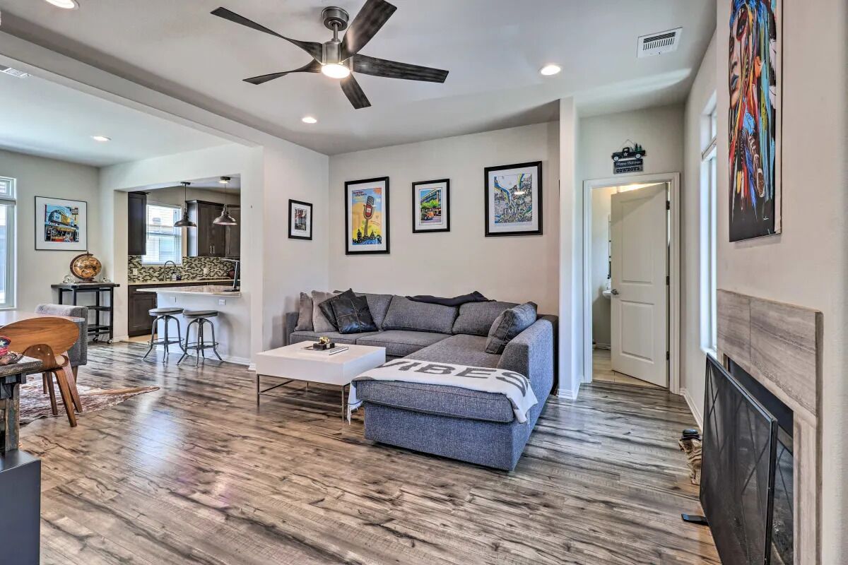 Modern Austin Walkable SoCo Townhome