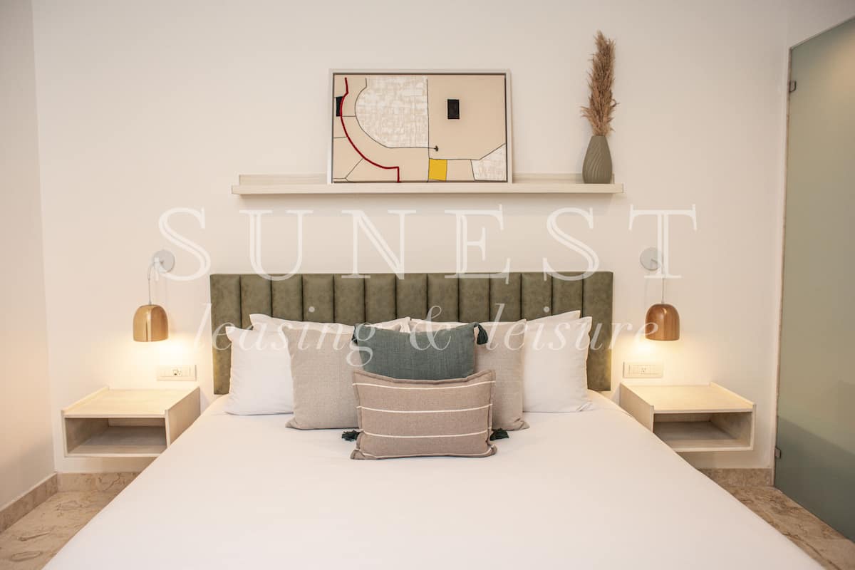 2 bedrooms, premium bedding, in-room safe, blackout curtains