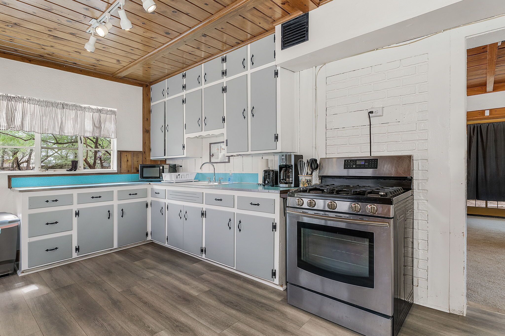 雪櫃、微波爐、焗爐、爐具