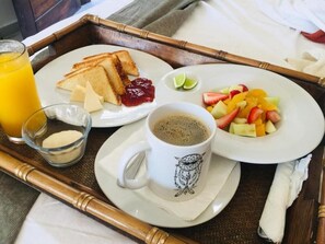 อาหารเช้าแบบคอนติเนนทัลทุกวัน (USD 25 ต่อคน)