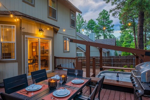 Peaks &Pines--Hot Tub, Nearby Trails, National Forest and Park