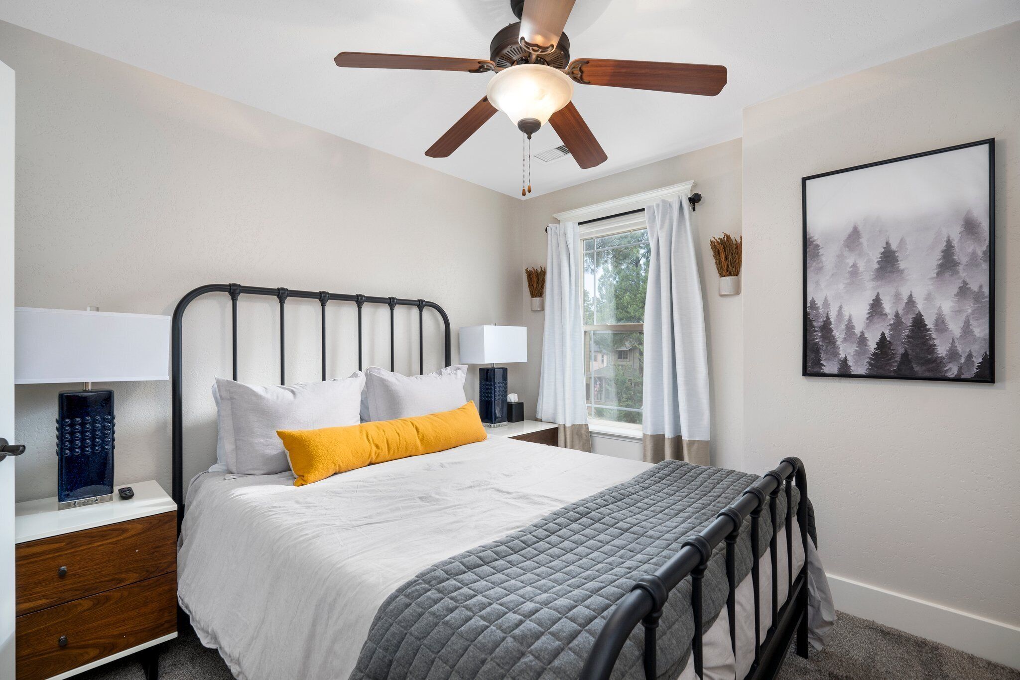 Peaks &Pines-Hot Tub, Nearby Trails, National Forest and Park