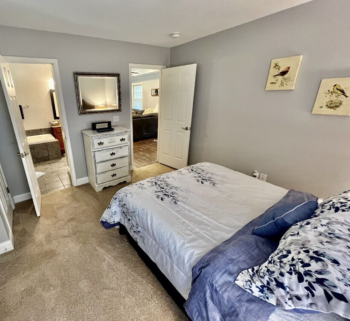 Family Farm Cottage Conveniently Located.