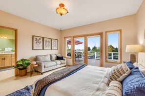4 bedrooms, iron/ironing board, Internet, bed sheets