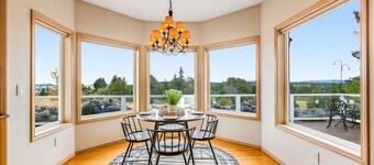 Newly updated home with sweeping cascade views, gas grill, WiFi & lush acreage