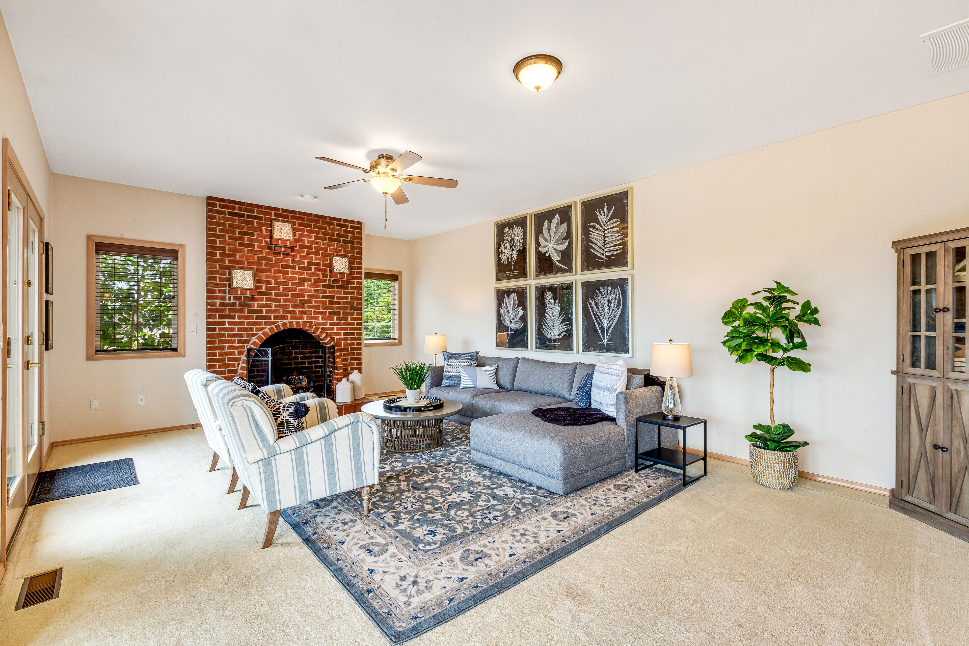 Newly updated home with sweeping cascade views, gas grill, WiFi & lush acreage