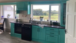 House, Multiple Beds | Private kitchen | Fridge, microwave, oven, stovetop - Beautiful 4 Bedroom House in West Clare (Burane Lower)
