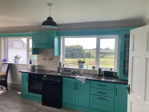 House, Multiple Beds | Private kitchen | Fridge, microwave, oven, stovetop - Beautiful 4 Bedroom House in West Clare (Burane Lower)