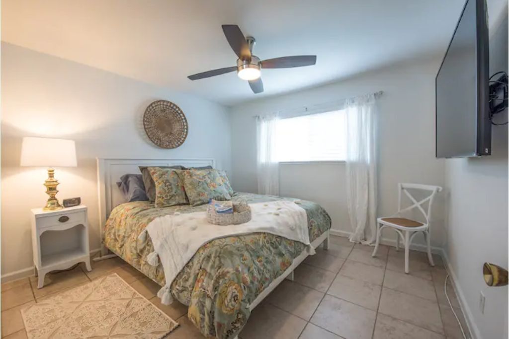 Cottage by the Sea steps to beach with heated pool