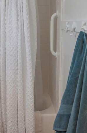 Hair dryer, towels, soap, toilet paper - Cottage by the Sea steps to beach with heated pool (Carpinteria)