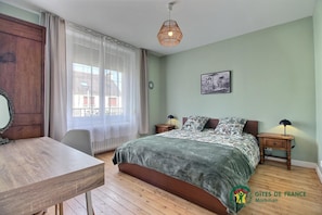 2 bedrooms, iron/ironing board, free WiFi