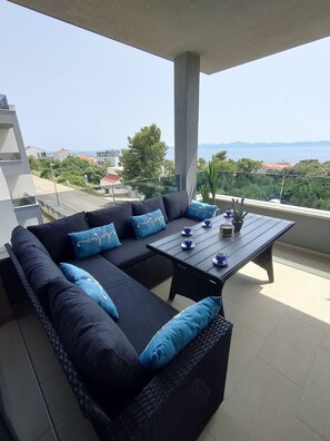 Outdoor dining - Seaside residence - The Sunrise appartment (Kožino)