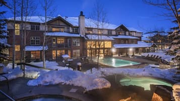 室内游泳池,室外游泳池