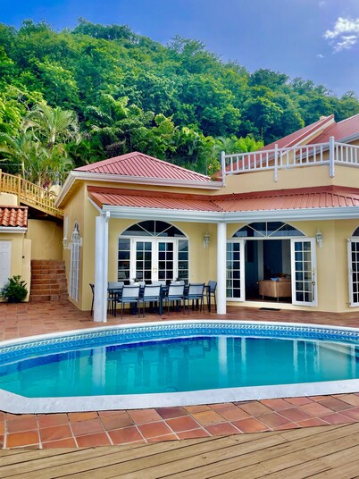 Family sized Villa with private pool Hotel Amenities 5 mins from the beach