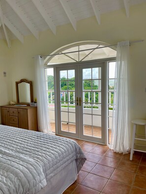 4 soverom, safe på rommet, strykejern/-brett og wi-fi