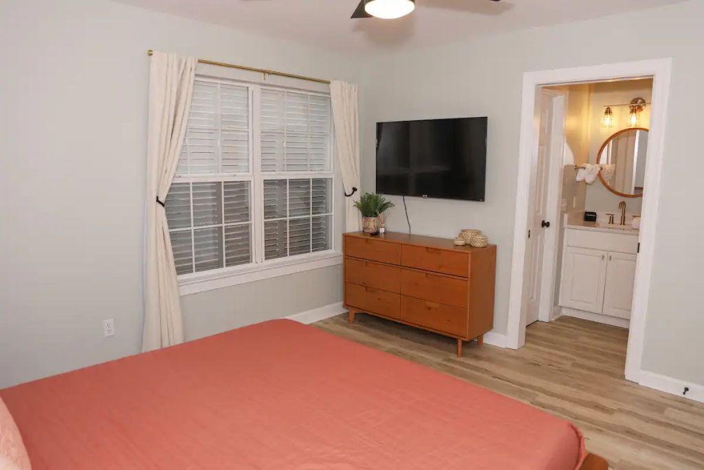 Boho Beach Bungalow 2 BR w/ Ocean Views!