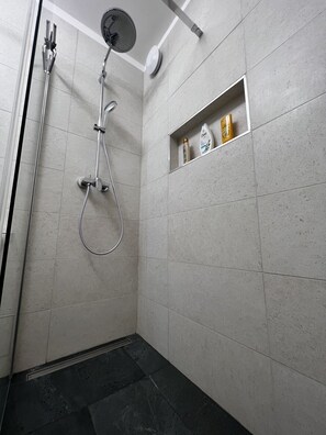Shower, hair dryer, towels, soap - 1 ski-in hut in Limone Riserva Bianca (Limonetto)