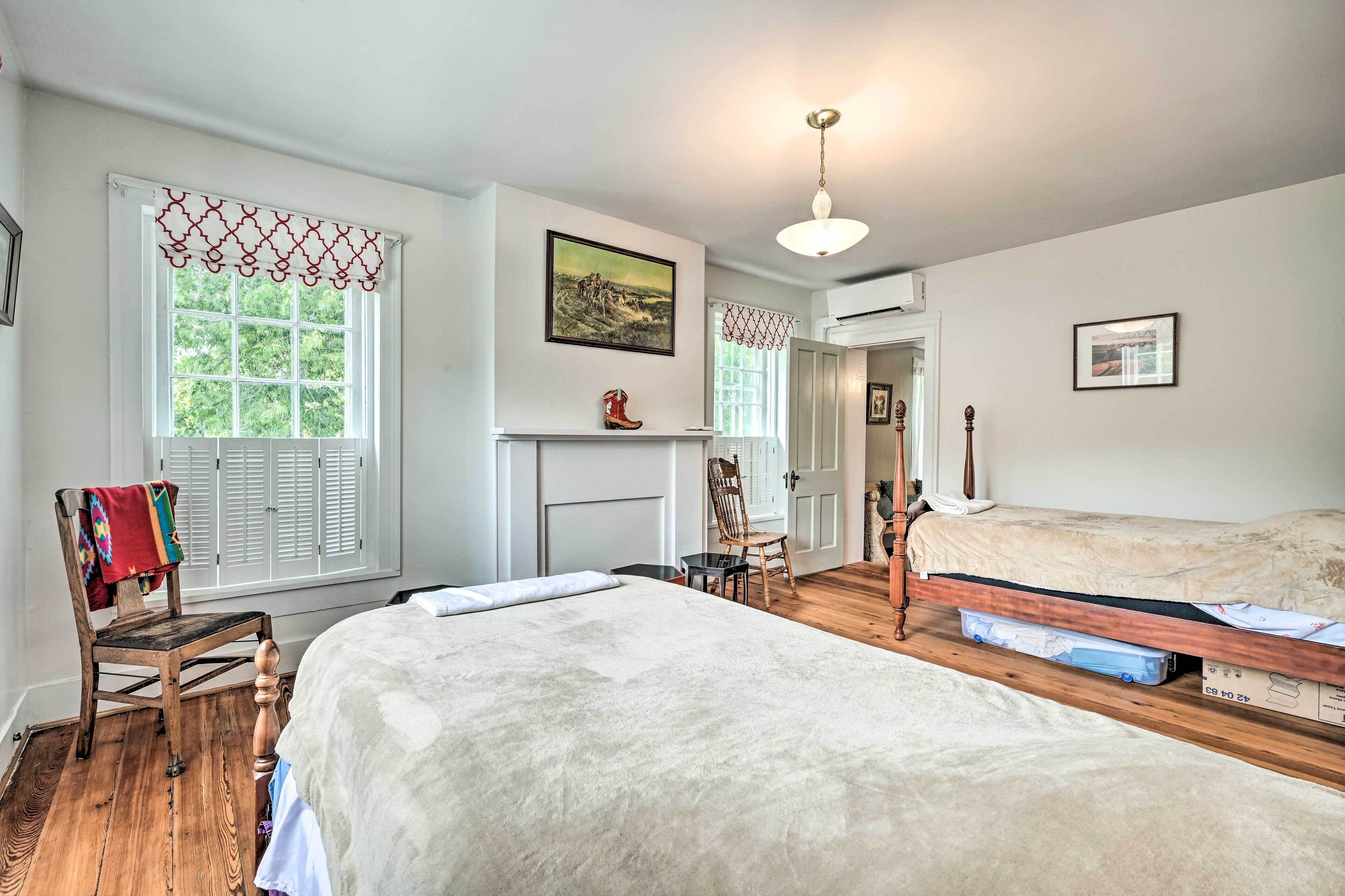 Historic Home w/ Creek: Near Edinburg Museum!