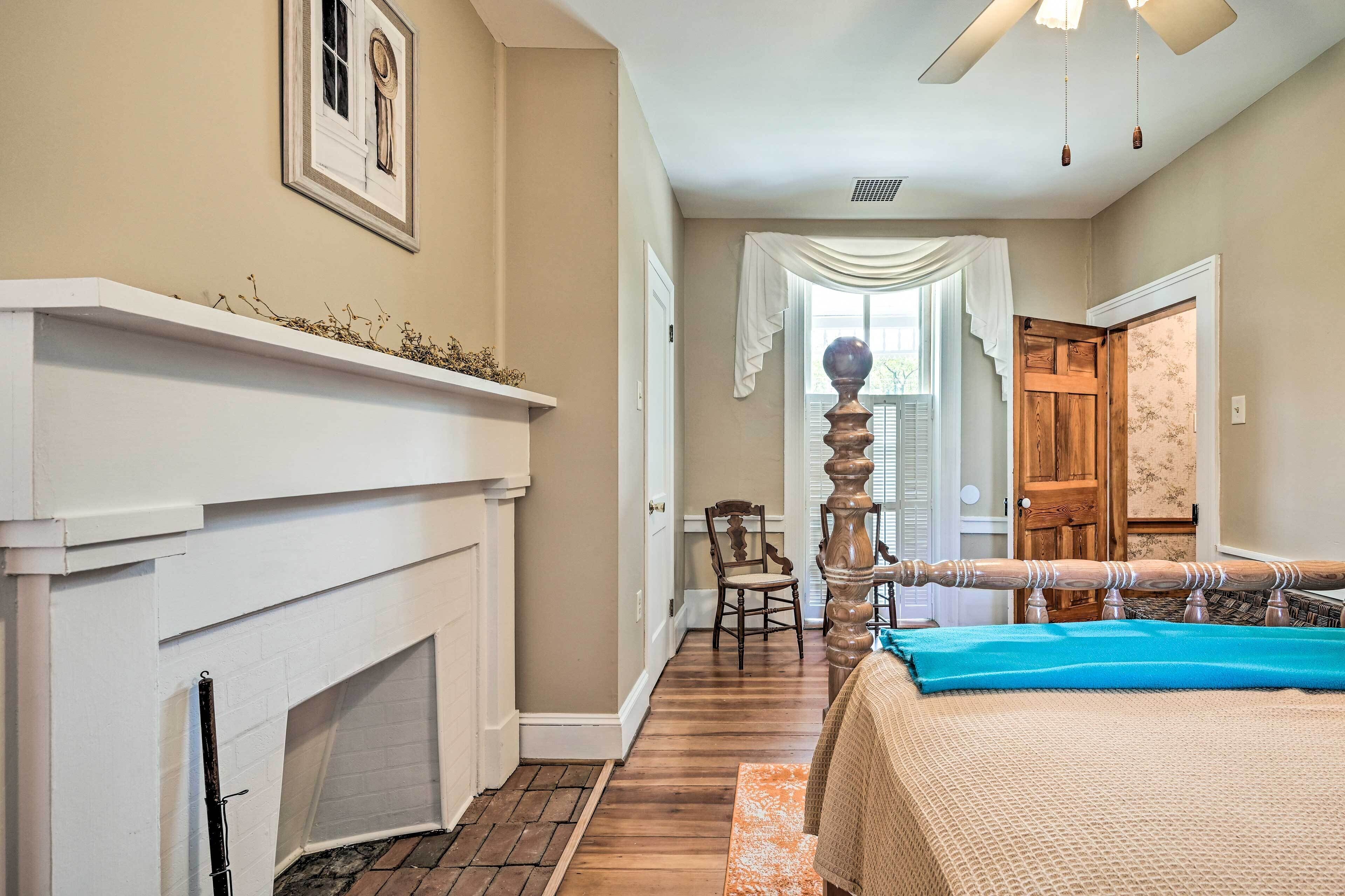 Historic Home w/ Creek: Near Edinburg Museum!