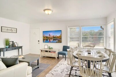 PROMO 10% MONTHLY DISCOUNT!
Comfy Home w Access to Major Roads/Hwys, Huge Yard