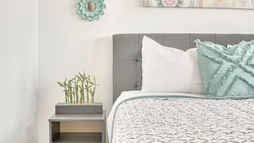 3 bedrooms, desk, iron/ironing board, travel crib
