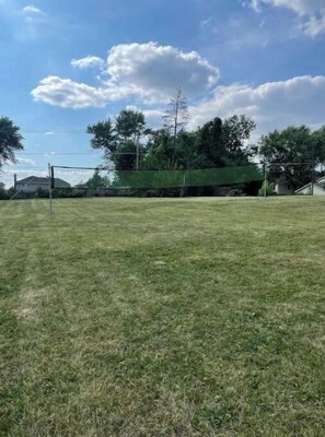 Sports court - PROMO 10% MONTHLY DISCOUNT!
Comfy Home w Access to Major Roads/Hwys, Huge Yard (Lombard)