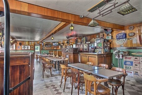 Bar (en la propiedad)