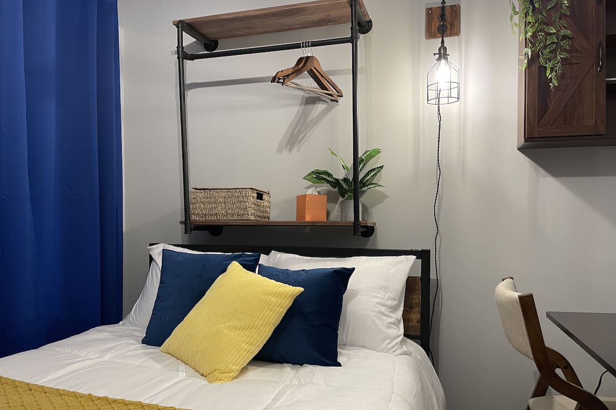 Economy kamer | Een bureau, gratis wifi, beddengoed