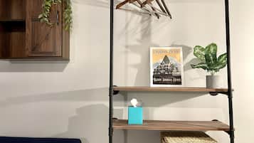Grand Room | Desk, free WiFi, bed sheets