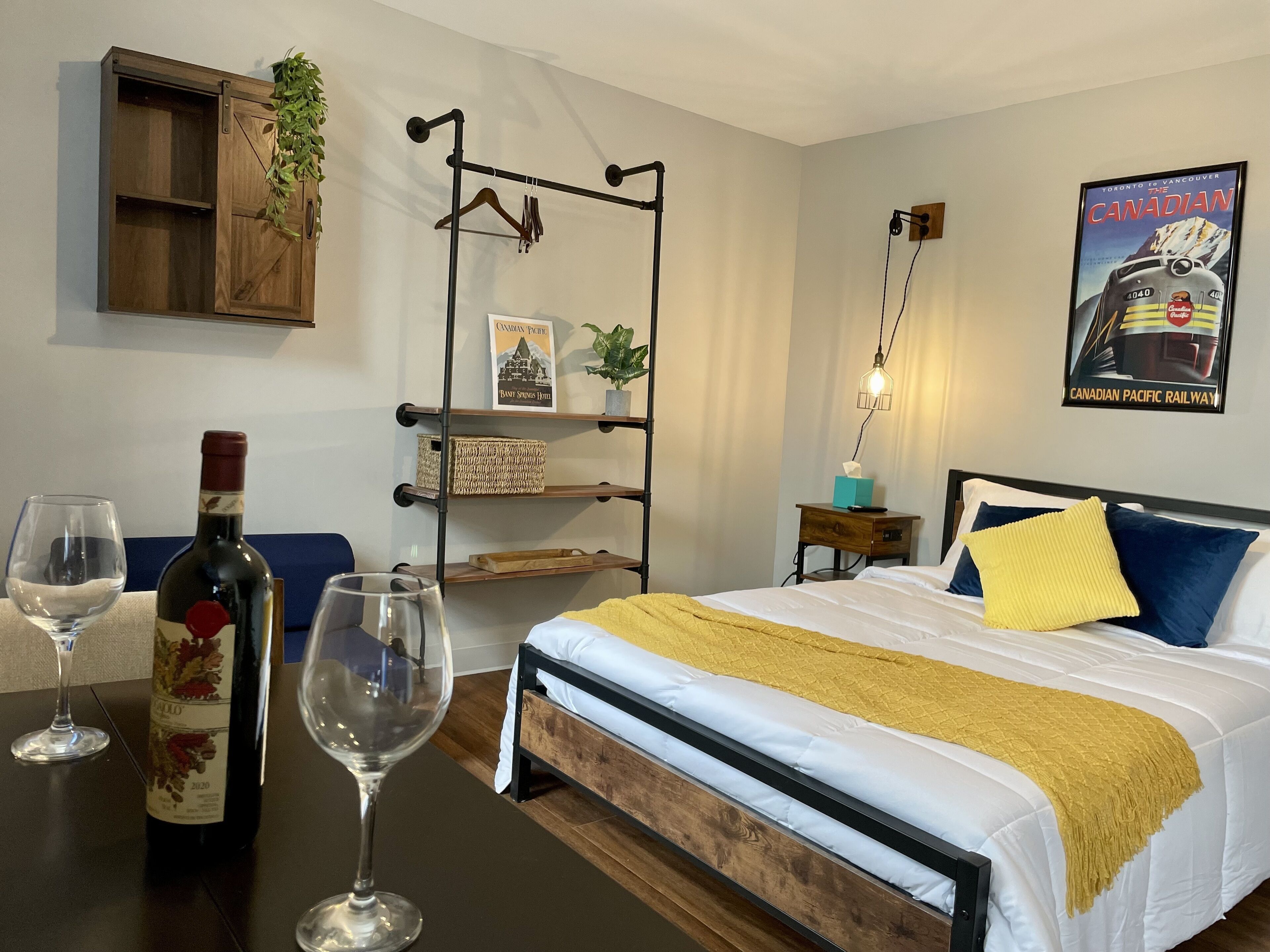 Chambre majestueuse | Bureau, accès au Wi-Fi (inclus), literie fournie