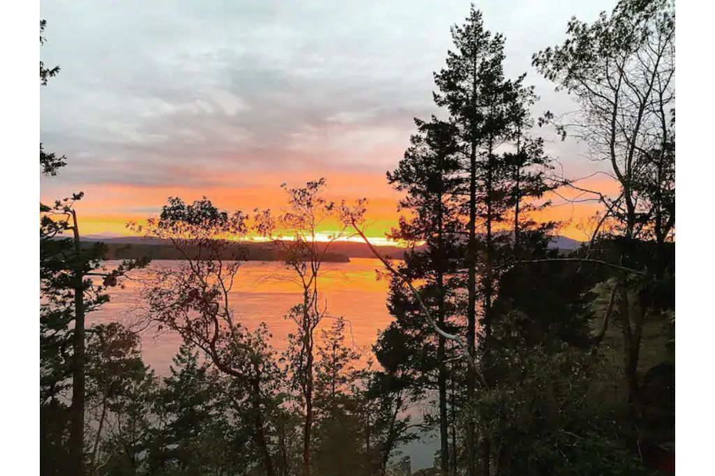 Stunning Sunset View from Copper Bluffs Tiny Home