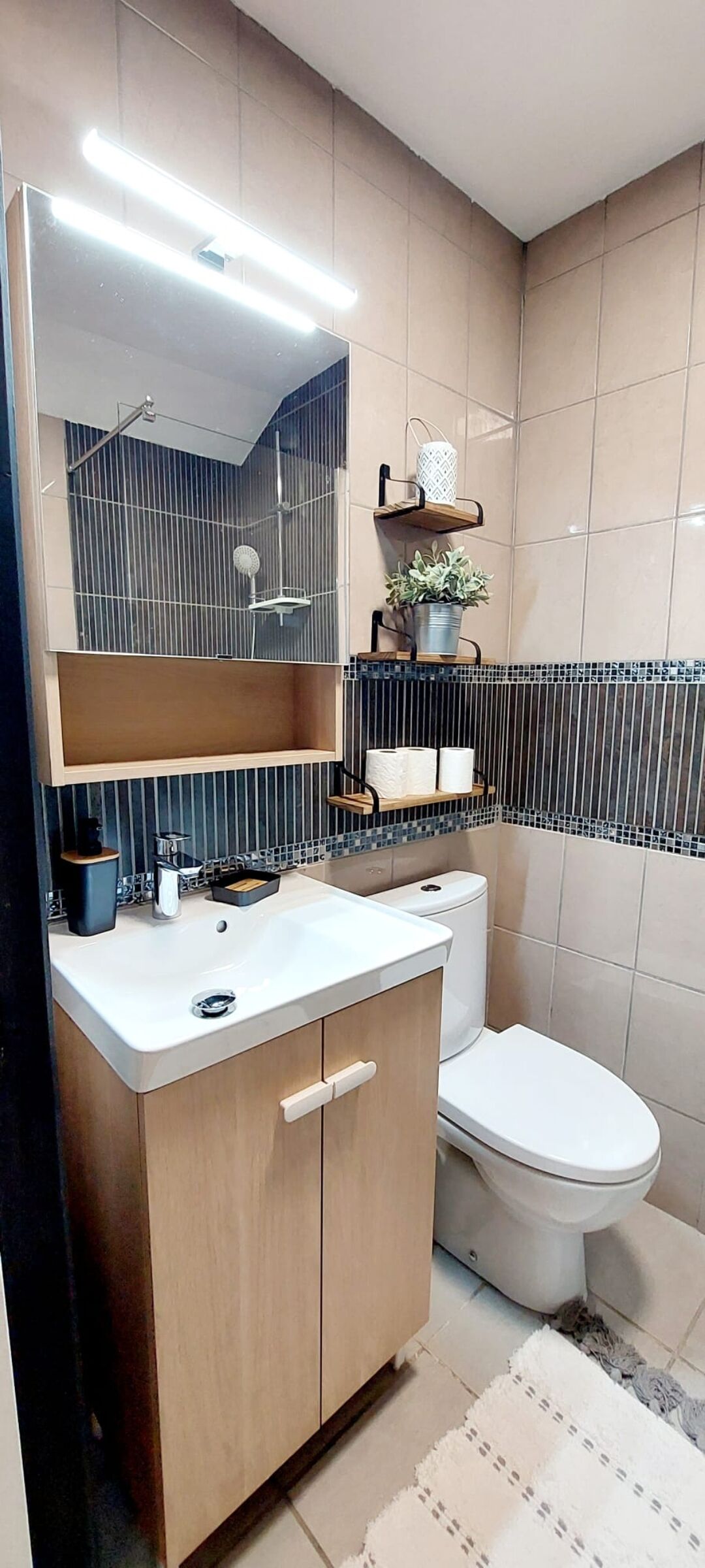 💢 Castle view 💢Hyper Center 💢 WIFI 💢 Renovated💢AIR CONDITIONING / AC 