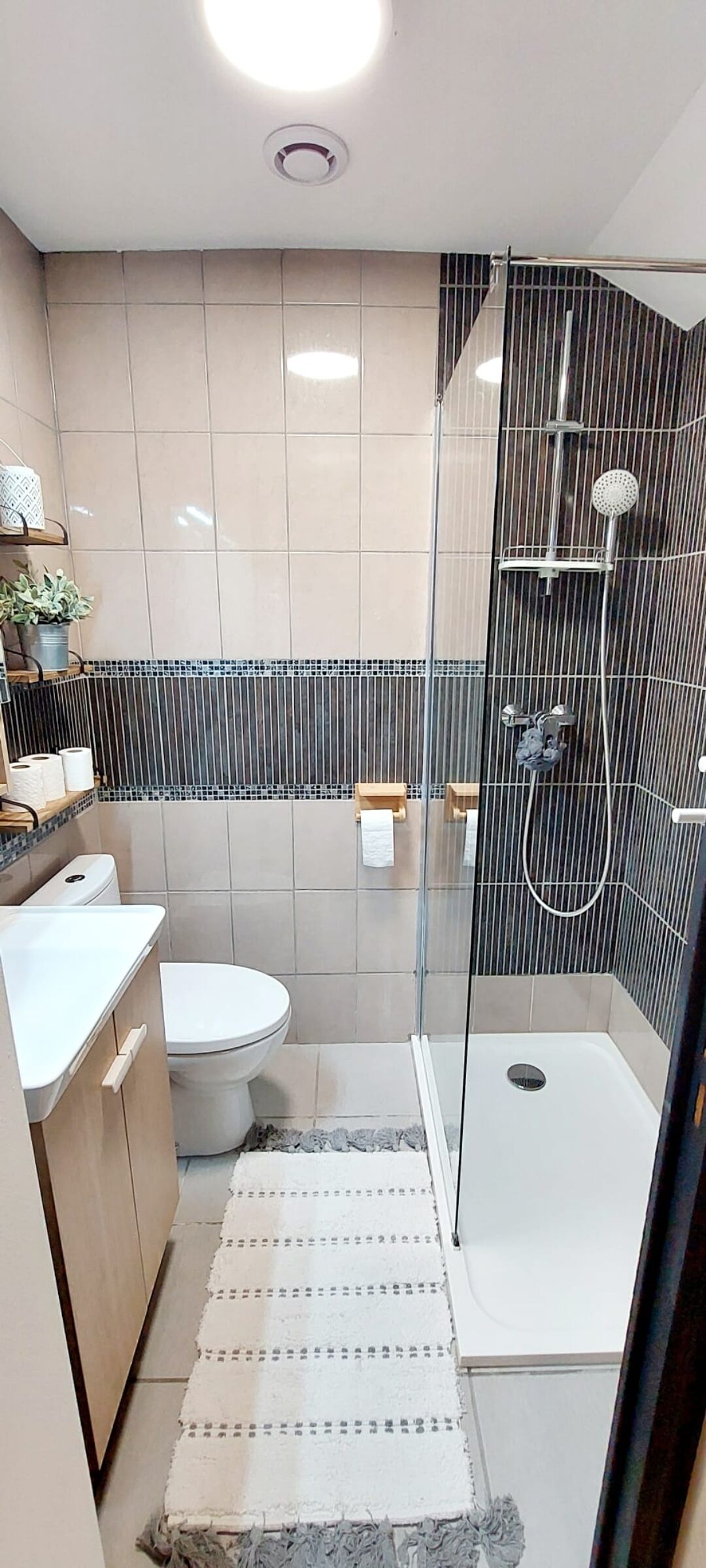 💢 Castle view 💢Hyper Center 💢 WIFI 💢 Renovated💢AIR CONDITIONING / AC 