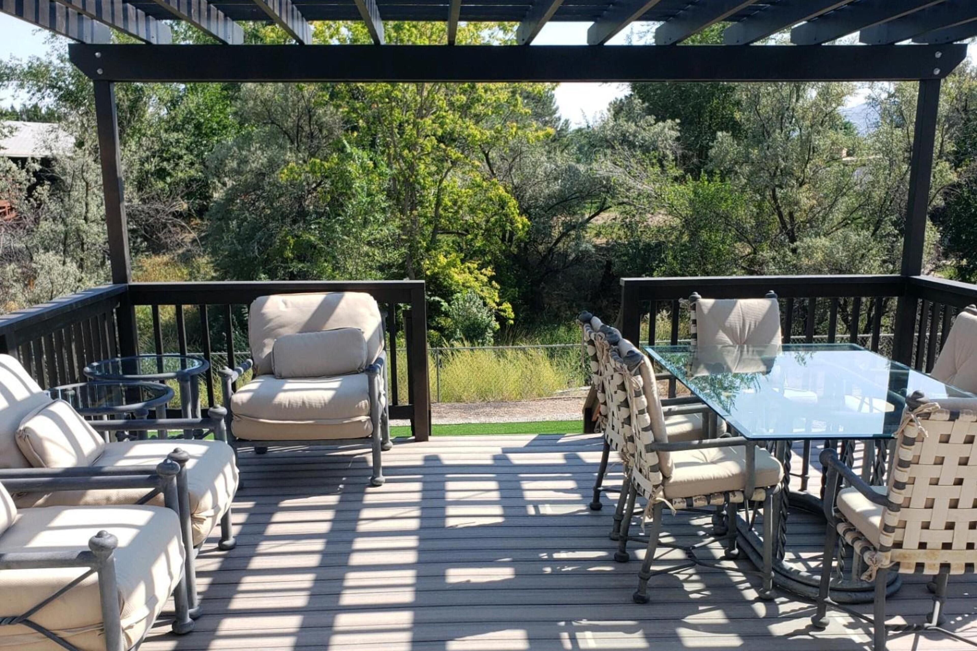 Horseplay - Sophisticated-Country, Stylish & Cozy