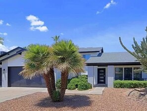 Exterior - Beautiful, fully furnished, 5 bedroom, 3 bathroom (Scottsdale)