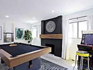 Game room - Beautiful, fully furnished, 5 bedroom, 3 bathroom (Scottsdale)