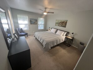 3 bedrooms, desk, iron/ironing board, free WiFi - Trail’s End comfy duplex for 6+ 2min ride from Trails (Bentonville)