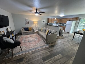 Smart TV - Trail’s End comfy duplex for 6+ 2min ride from Trails (Bentonville)