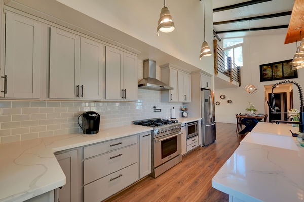 Frigorífic, microones, forn i placa de cuina