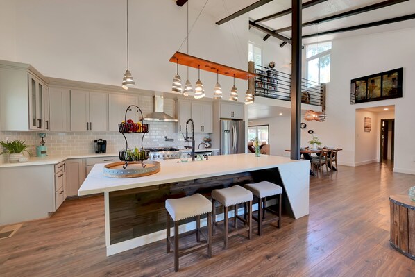 Frigorífic, microones, forn i placa de cuina