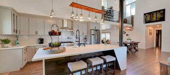 Rustic Modern Retreat W/Pool And Game Room