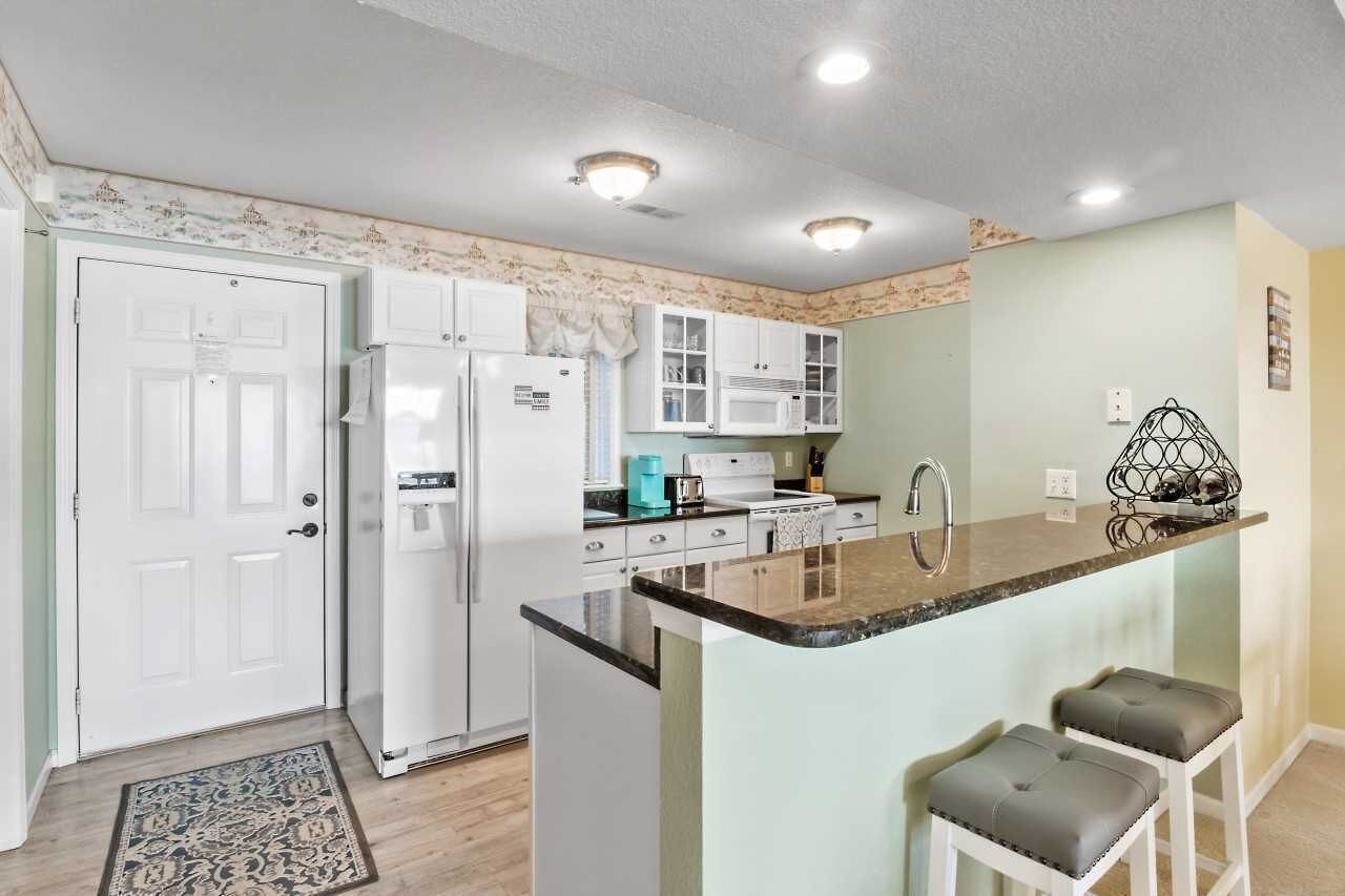 Incredible Lake View! Harbour Towne Condo - 2 Bedroom - Inquire for Boat Slip