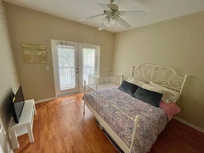 2 bedrooms, travel cot, WiFi - BEAUTIFUL TOWN HOUSE NEAR THE PARKS! AND DOWNTOWN! (Orlando)