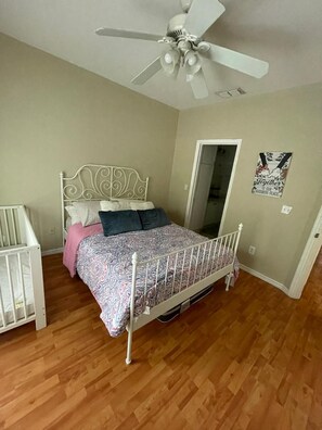3 bedrooms, travel cot, WiFi