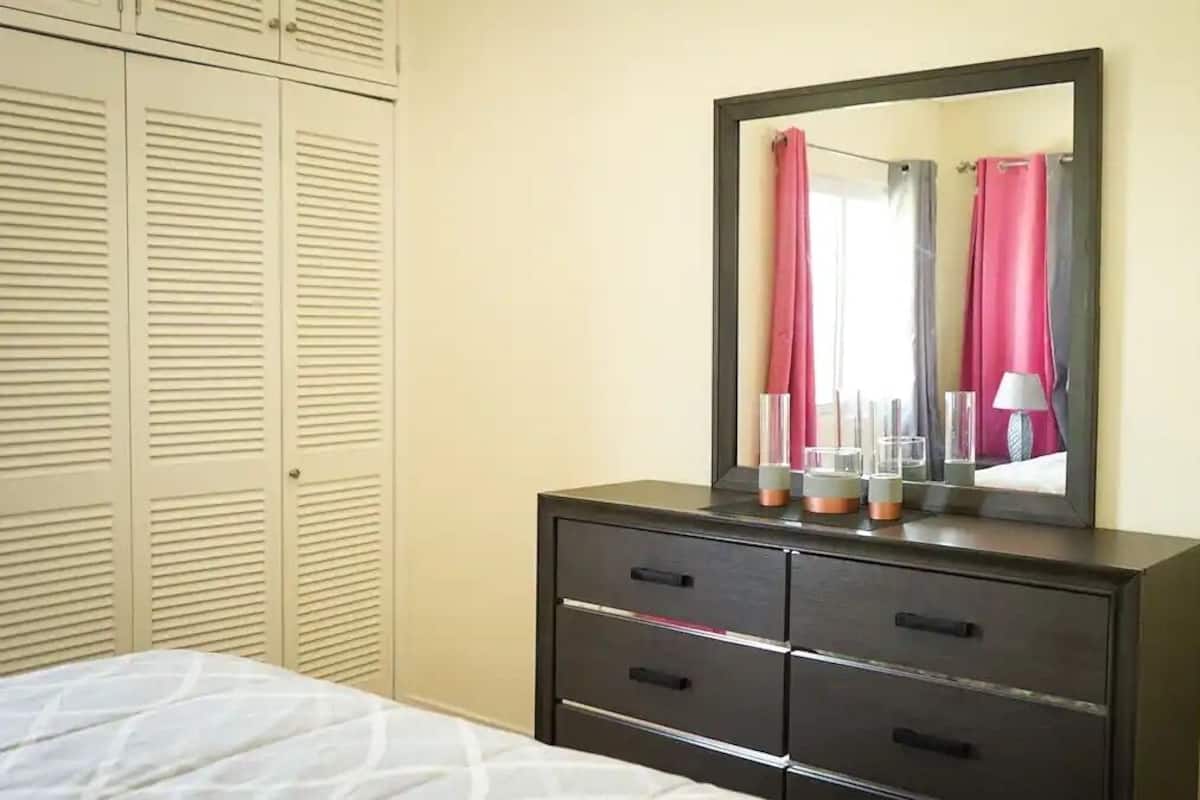 3 bedrooms, in-room safe, individually decorated, individually furnished