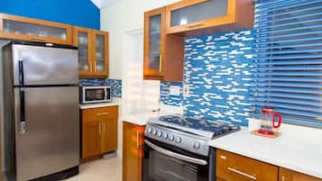 Superior Villa, Pool Access, Garden Area | Private kitchen | Full-size fridge, microwave, oven, stovetop